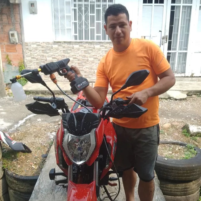 <em>Luis Cardozo</em>